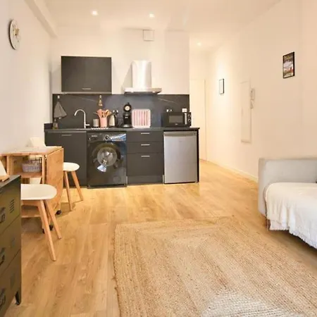 *t2*terrasse*calme*centre-ville*gare*commerce* Apartment *
